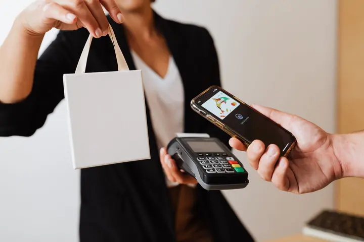 Cómo pagar tus servicios desde una plataforma de cambio de divisas